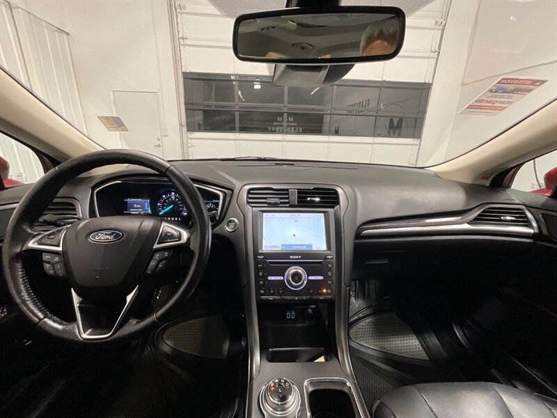 2019 Ford Fusion Energi Titanium Plug-in Hybrid / 1-OWNER / FULLY LOADED / Heated & Cooled leather seats / Sunroof / Navi / BLIS - Photo 36 - Gladstone, OR 97027
