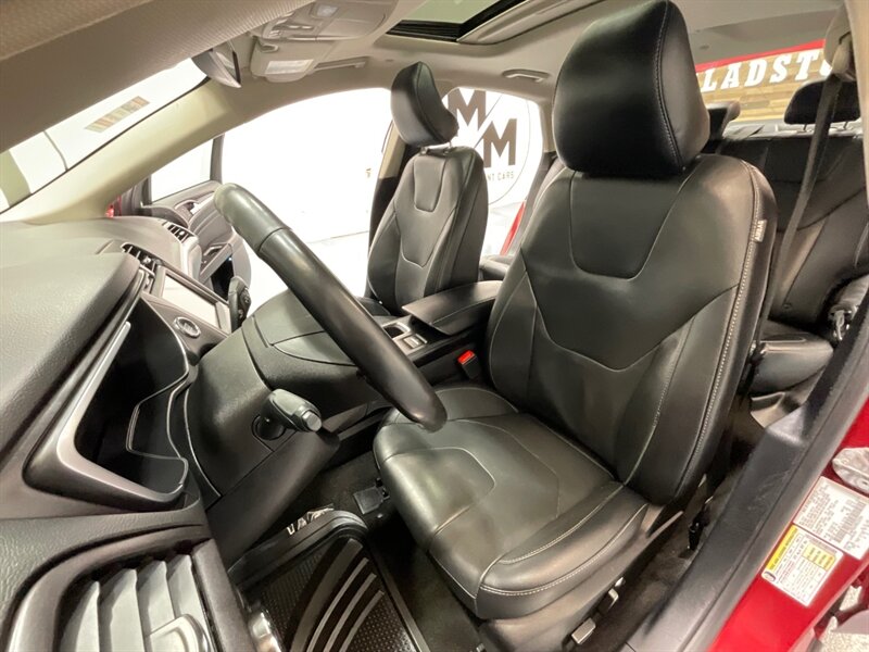 2019 Ford Fusion Energi Titanium Plug-in Hybrid / 1-OWNER / FULLY LOADED / Heated & Cooled leather seats / Sunroof / Navi / BLIS - Photo 9 - Gladstone, OR 97027