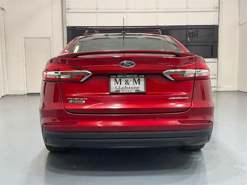 2019 Ford Fusion Energi Titanium Plug-in Hybrid / 1-OWNER / FULLY LOADED / Heated & Cooled leather seats / Sunroof / Navi / BLIS - Photo 6 - Gladstone, OR 97027
