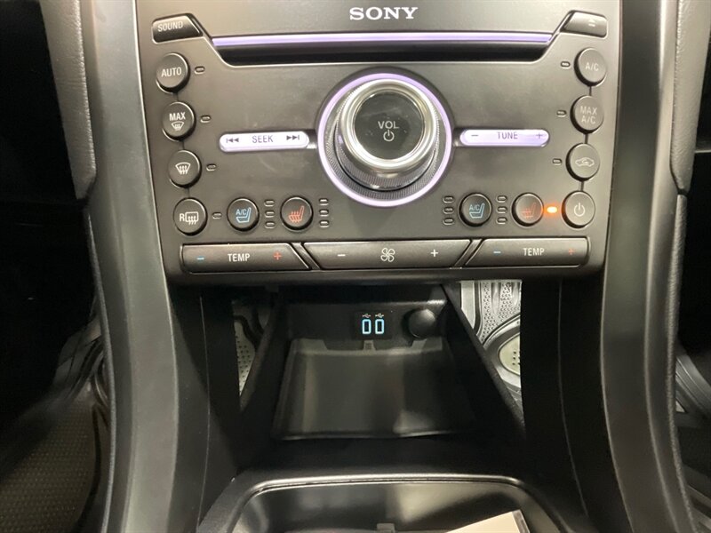 2019 Ford Fusion Energi Titanium Plug-in Hybrid / 1-OWNER / FULLY LOADED / Heated & Cooled leather seats / Sunroof / Navi / BLIS - Photo 17 - Gladstone, OR 97027