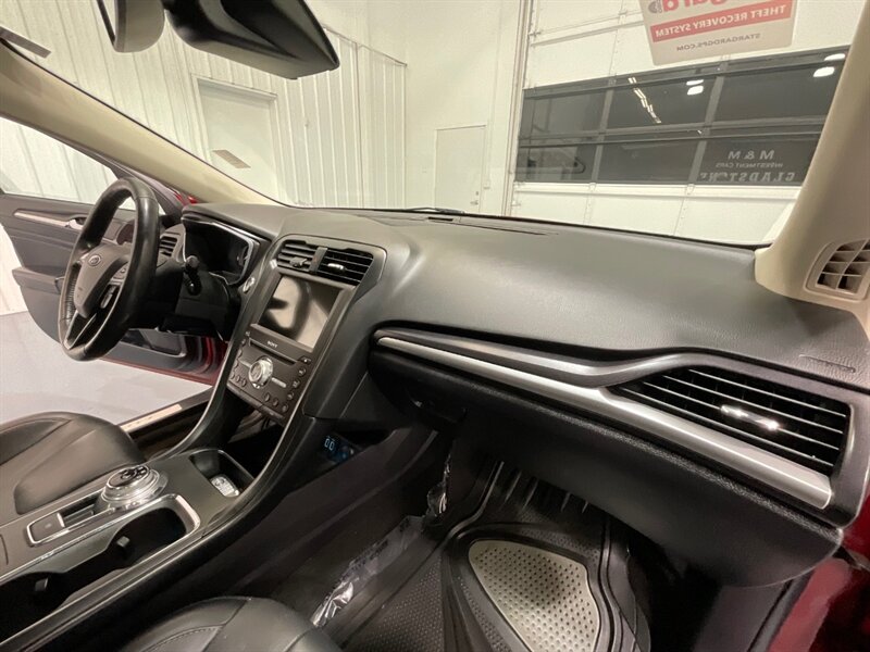 2019 Ford Fusion Energi Titanium Plug-in Hybrid / 1-OWNER / FULLY LOADED / Heated & Cooled leather seats / Sunroof / Navi / BLIS - Photo 35 - Gladstone, OR 97027