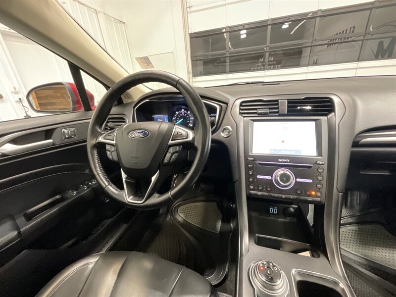 2019 Ford Fusion Energi Titanium Plug-in Hybrid / 1-OWNER / FULLY LOADED / Heated & Cooled leather seats / Sunroof / Navi / BLIS - Photo 13 - Gladstone, OR 97027