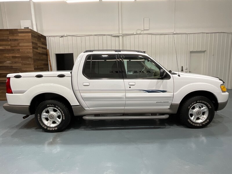 2001 Ford Explorer Sport Trac Limited Crew Cab 4X4 / V6 / Leather / Sunroof  / LOCAL / ZERO RUST / 115K MILES - Photo 4 - Gladstone, OR 97027