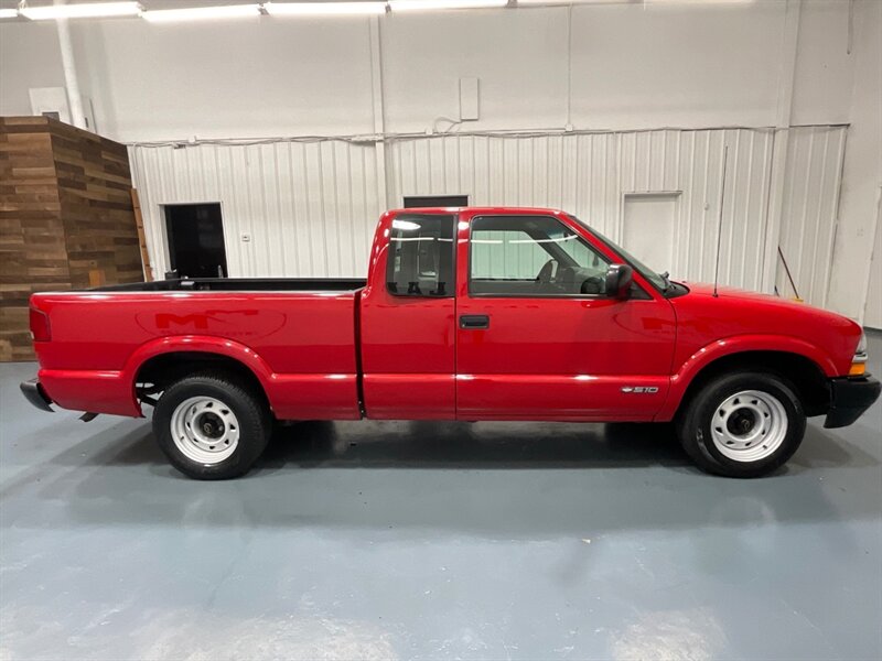 2002 Chevrolet S-10 LS 5-SPEED MANUAL / 4Cyl / ZERO RUST  /104K MILES - Photo 4 - Gladstone, OR 97027