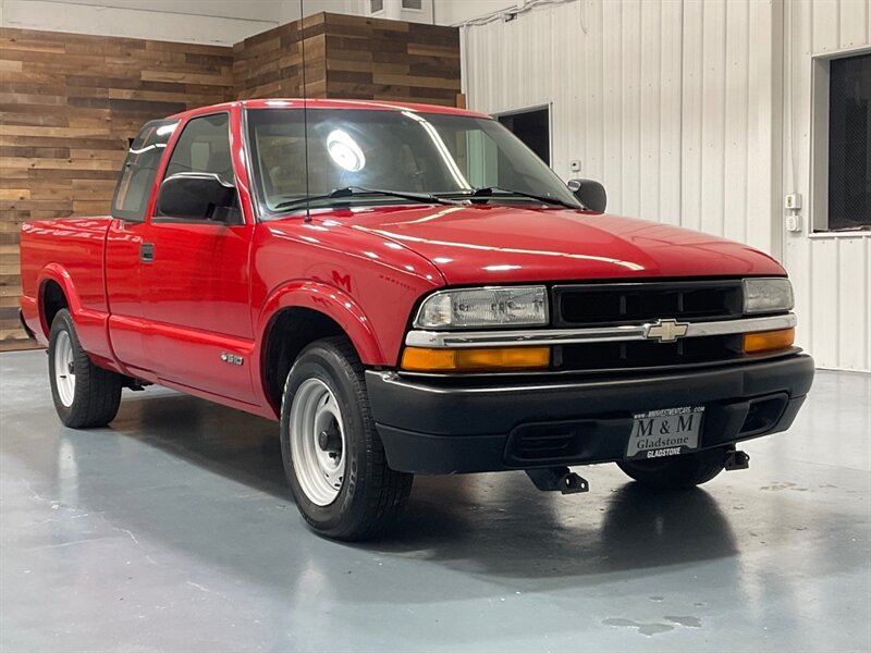 2002 Chevrolet S-10 LS 5-SPEED MANUAL / 4Cyl / ZERO RUST  /104K MILES - Photo 2 - Gladstone, OR 97027