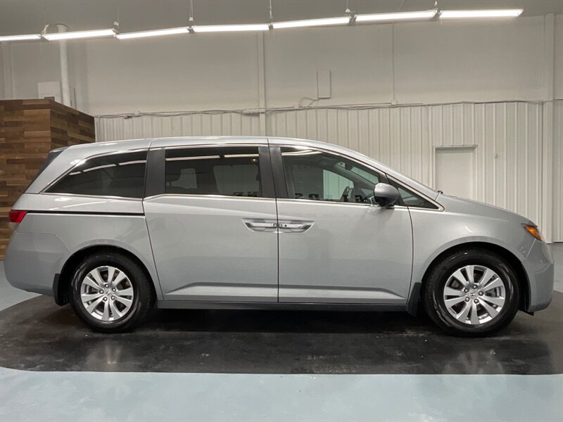 2016 Honda Odyssey EX-L MiniVan 8-Passenger / Leather Sunroof / LOCAL  / Excel Cond - Photo 4 - Gladstone, OR 97027