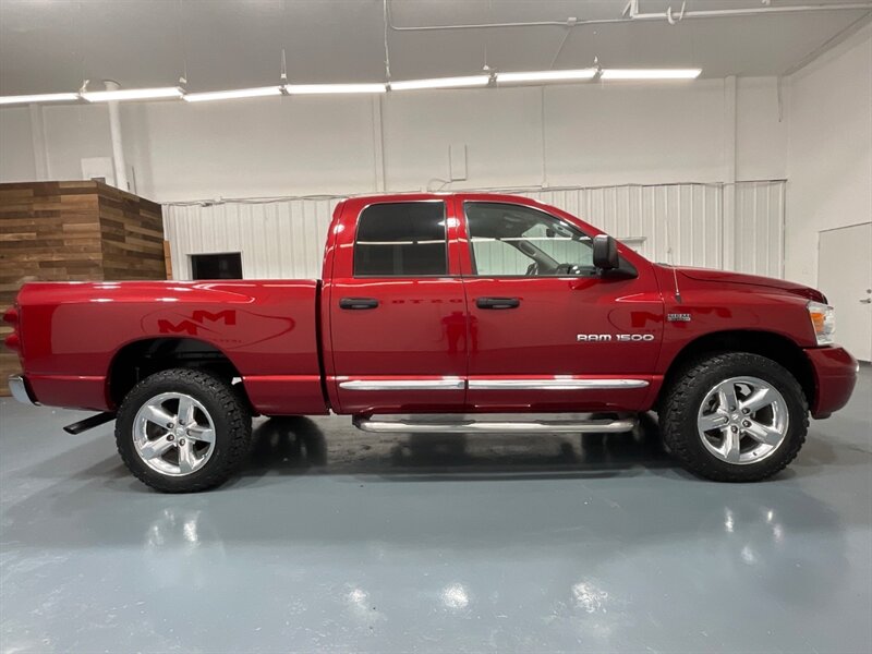 2007 Dodge Ram 1500 Laramie 4X4 / 5.7L V8 Hemi / 1-OWNER/ 55,000 MILES  / ZERO RUST - Photo 4 - Gladstone, OR 97027