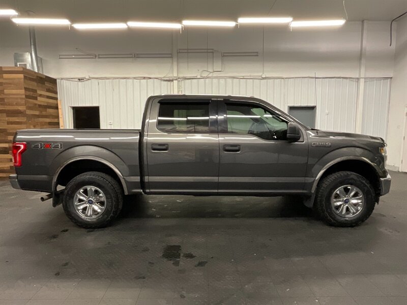 2017 Ford F-150 XLT Crew Cab 4X4 / 3.5L V6 / ONLY 42,000 MILES  BRAND NEW TIRES / SHARP & CLEAN !! - Photo 4 - Gladstone, OR 97027