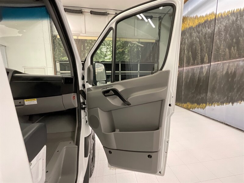 2017 Mercedes-Benz Sprinter 2500 CARGO VAN / 3.0L DIESEL/Backup Cam /1-OWNER  /144 " WB STANDARD ROOF / BRAND NEW SET OF TIRES / 90,000 MILES - Photo 32 - Gladstone, OR 97027