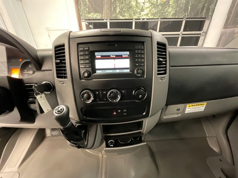 2017 Mercedes-Benz Sprinter 2500 CARGO VAN / 3.0L DIESEL/Backup Cam /1-OWNER  /144 " WB STANDARD ROOF / BRAND NEW SET OF TIRES / 90,000 MILES - Photo 17 - Gladstone, OR 97027