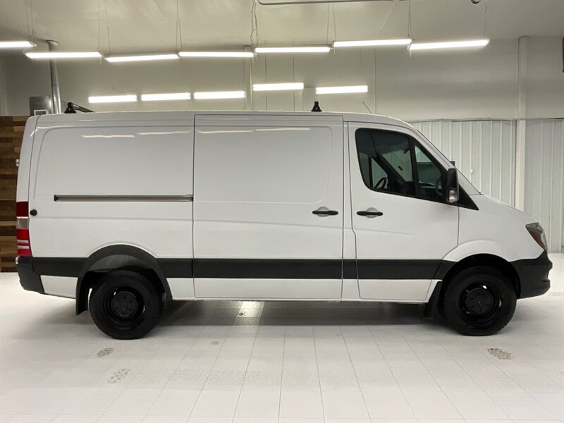 2017 Mercedes-Benz Sprinter 2500 CARGO VAN / 3.0L DIESEL/Backup Cam /1-OWNER  /144 " WB STANDARD ROOF / BRAND NEW SET OF TIRES / 90,000 MILES - Photo 4 - Gladstone, OR 97027