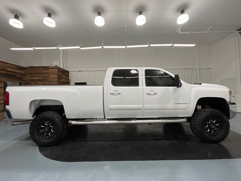 2007 Chevrolet Silverado 2500 LTZ Z71 4X4 / 6.6L DURAMAX / 1-OWNER / LIFTED  / Leather & Navigation - Photo 4 - Gladstone, OR 97027