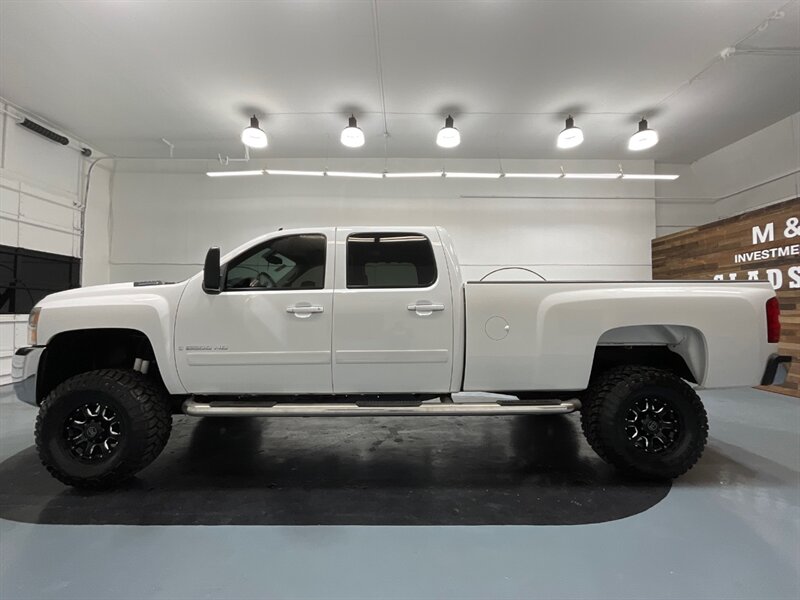 2007 Chevrolet Silverado 2500 LTZ Z71 4X4 / 6.6L DURAMAX / 1-OWNER / LIFTED  / Leather & Navigation - Photo 3 - Gladstone, OR 97027