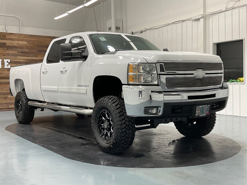 2007 Chevrolet Silverado 2500 LTZ Z71 4X4 / 6.6L DURAMAX / 1-OWNER / LIFTED  / Leather & Navigation - Photo 57 - Gladstone, OR 97027