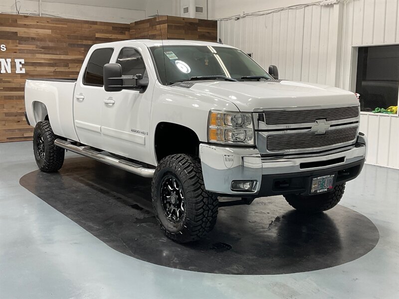 2007 Chevrolet Silverado 2500 LTZ Z71 4X4 / 6.6L DURAMAX / 1-OWNER / LIFTED  / Leather & Navigation - Photo 2 - Gladstone, OR 97027