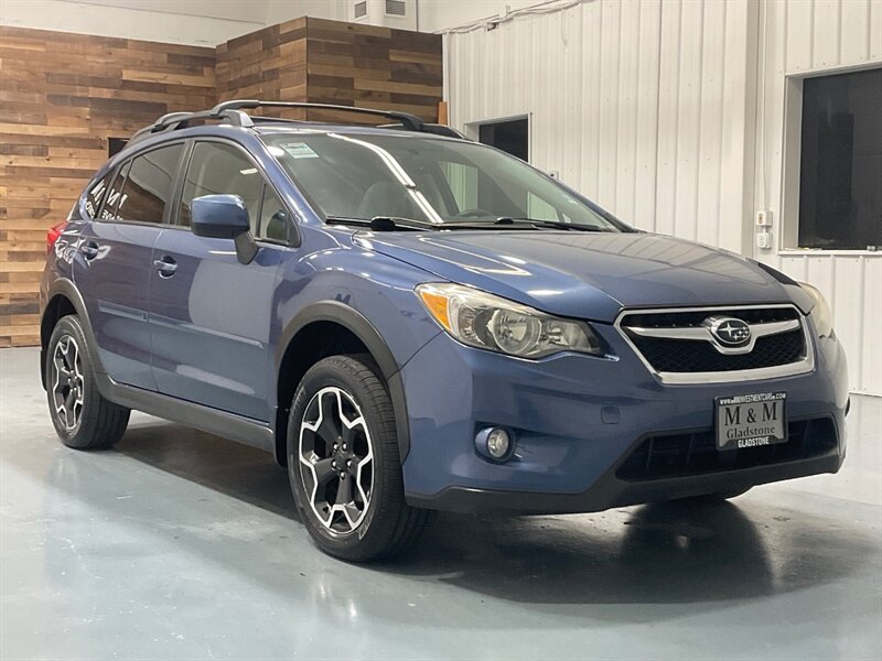 2013 Subaru XV Crosstrek 2.0i Premium AWD / Sunroof/ 5-SPEED MANUAL/1-OWNER  / LOCAL SUV / ZERO RUST - Photo 2 - Gladstone, OR 97027