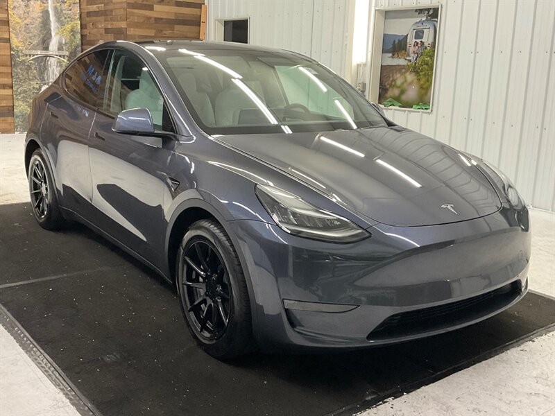 2020 Tesla Model Y Long Range AWD / FULL SELF DRIVING AUTO PILOT  / 1-OWNER / ONLY 34,000 MILES - Photo 2 - Gladstone, OR 97027