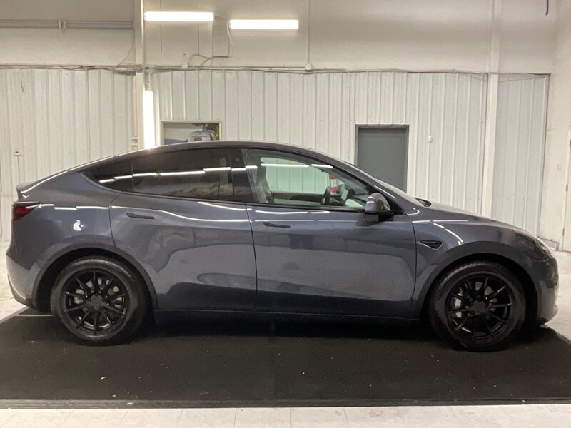 2020 Tesla Model Y Long Range AWD / FULL SELF DRIVING AUTO PILOT  / 1-OWNER / ONLY 34,000 MILES - Photo 4 - Gladstone, OR 97027