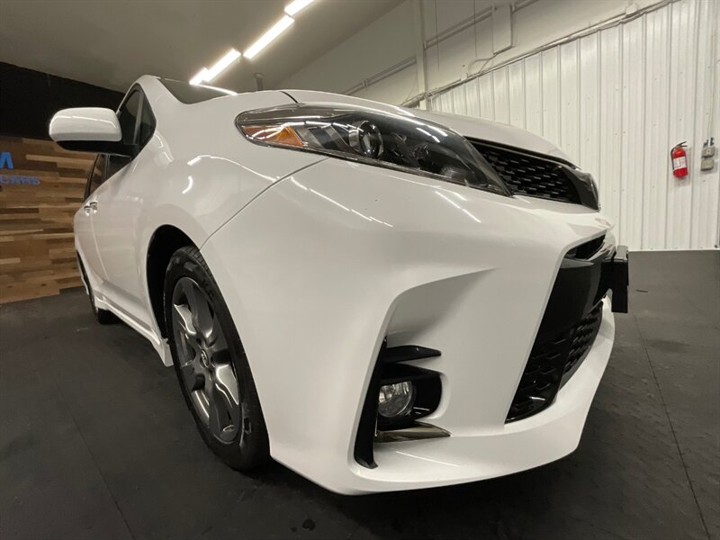 2018 Toyota Sienna SE Premium 8-Passenger / Leather / 21,000 MILES  1-OWNER LOCAL VAN / Navigation & Backup Camera / Sunroof / SUPER CLEAN !! - Photo 9 - Gladstone, OR 97027