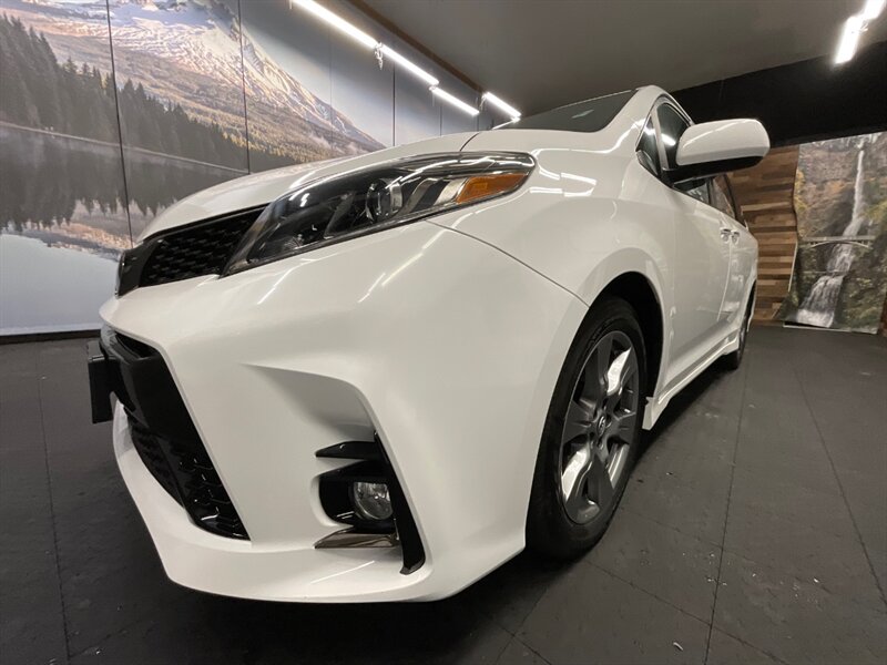 2018 Toyota Sienna SE Premium 8-Passenger / Leather / 21,000 MILES  1-OWNER LOCAL VAN / Navigation & Backup Camera / Sunroof / SUPER CLEAN !! - Photo 8 - Gladstone, OR 97027