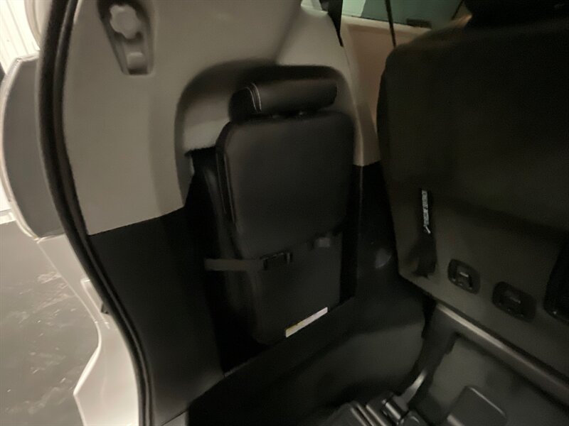 2018 Toyota Sienna SE Premium 8-Passenger / Leather / 21,000 MILES  1-OWNER LOCAL VAN / Navigation & Backup Camera / Sunroof / SUPER CLEAN !! - Photo 23 - Gladstone, OR 97027