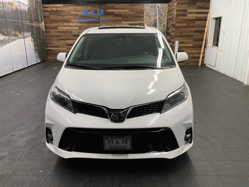 2018 Toyota Sienna SE Premium 8-Passenger / Leather / 21,000 MILES  1-OWNER LOCAL VAN / Navigation & Backup Camera / Sunroof / SUPER CLEAN !! - Photo 56 - Gladstone, OR 97027