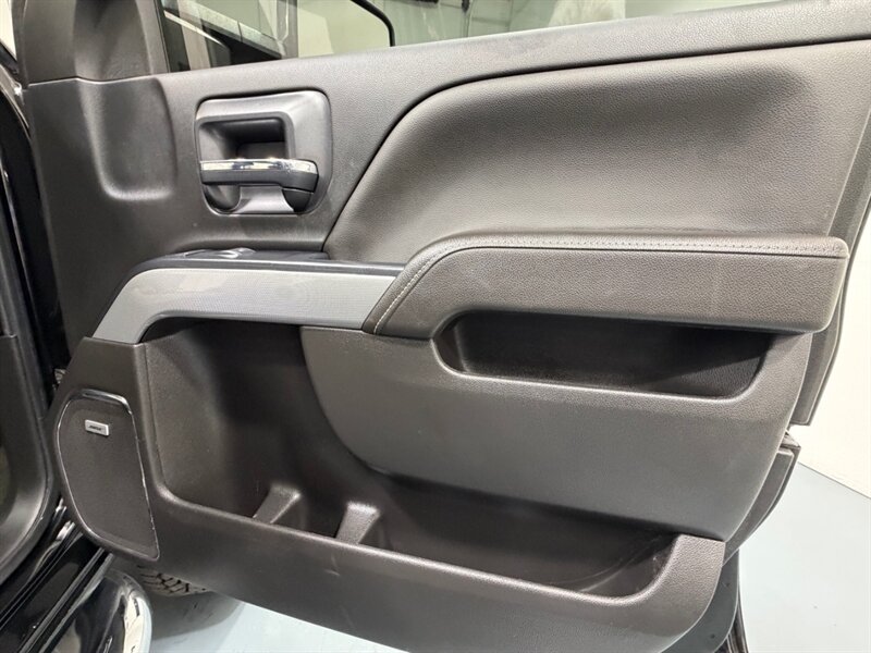 2017 Chevrolet Silverado 2500 2500HD LTZ Z71 OFF RD 4X4 6.6L DURAMAX DIESEL /LIFTED w. NEW TIRES / HEATED & COOLED LEATHER SEATS - Photo 33 - Gladstone, OR 97027