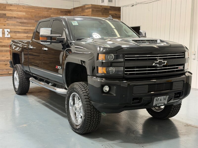 2017 Chevrolet Silverado 2500 2500HD LTZ Z71 OFF RD 4X4 6.6L DURAMAX DIESEL /LIFTED w. NEW TIRES / HEATED & COOLED LEATHER SEATS - Photo 2 - Gladstone, OR 97027