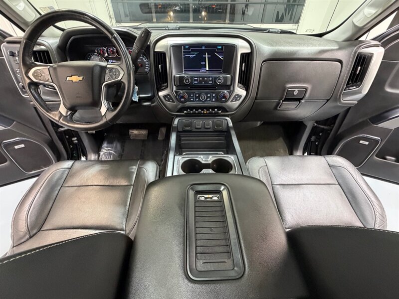 2017 Chevrolet Silverado 2500 2500HD LTZ Z71 OFF RD 4X4 6.6L DURAMAX DIESEL /LIFTED w. NEW TIRES / HEATED & COOLED LEATHER SEATS - Photo 39 - Gladstone, OR 97027