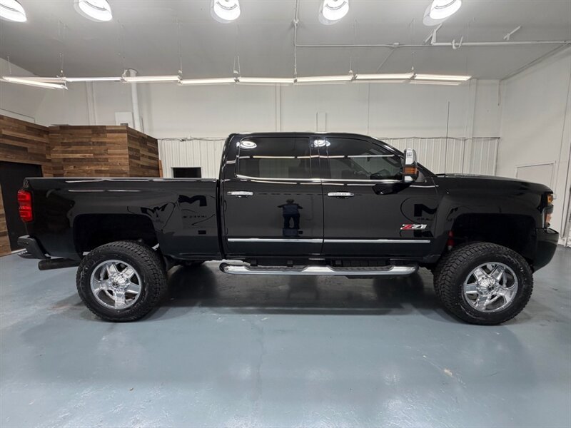 2017 Chevrolet Silverado 2500 2500HD LTZ Z71 OFF RD 4X4 6.6L DURAMAX DIESEL /LIFTED w. NEW TIRES / HEATED & COOLED LEATHER SEATS - Photo 4 - Gladstone, OR 97027