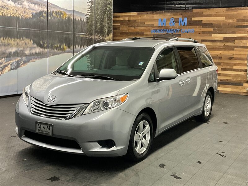 2017 Toyota Sienna LE 8-Passenger Minivan / LOCAL  / ONLY 9,000 MILES  Backup Camera / Towing package / SHARP & CLEAN / VERY LOW MILES - Photo 1 - Gladstone, OR 97027