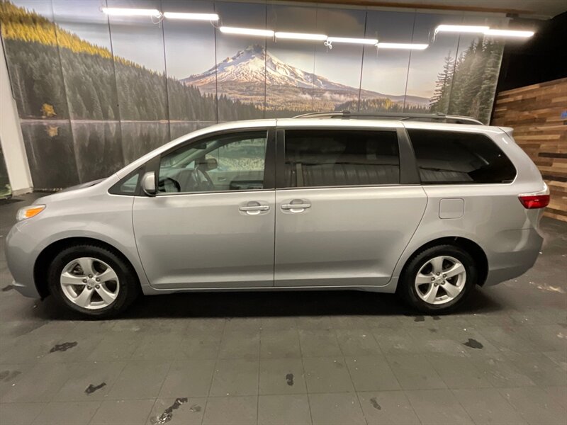 2017 Toyota Sienna LE 8-Passenger Minivan / LOCAL  / ONLY 9,000 MILES  Backup Camera / Towing package / SHARP & CLEAN / VERY LOW MILES - Photo 3 - Gladstone, OR 97027