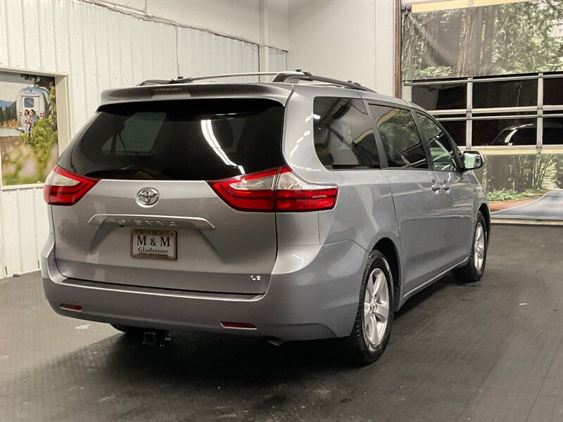 2017 Toyota Sienna LE 8-Passenger Minivan / LOCAL  / ONLY 9,000 MILES  Backup Camera / Towing package / SHARP & CLEAN / VERY LOW MILES - Photo 8 - Gladstone, OR 97027