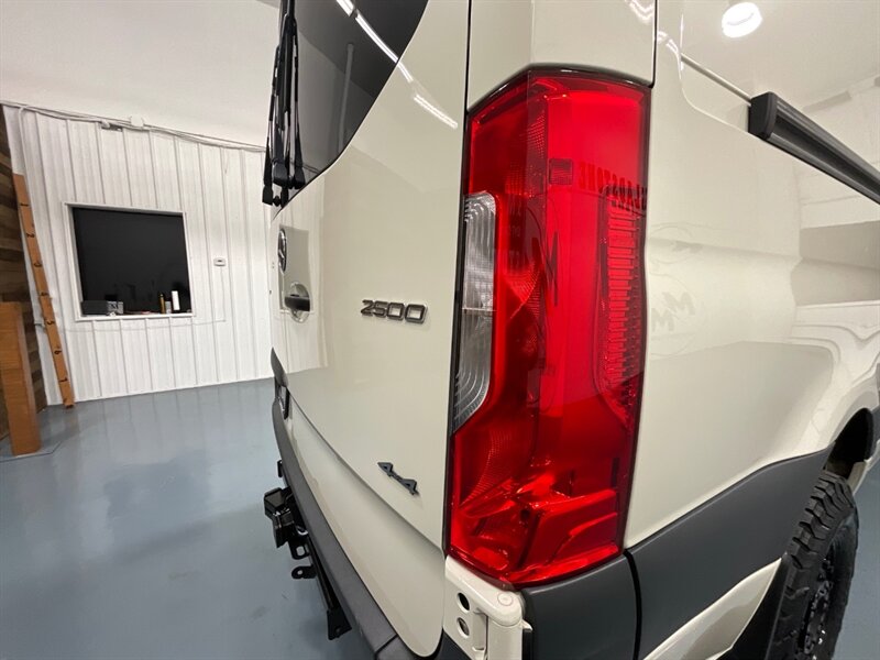 2022 Mercedes-Benz Sprinter 2500 Crew V 4X4 /3.0L V6 DIESEL/ High Roof 144 " WB  / 1-OWNER / Navigation / Backup Camera / Towing pkg / 5-PASSENGER / CREW CARGO VAN / Heated Seats - Photo 27 - Gladstone, OR 97027