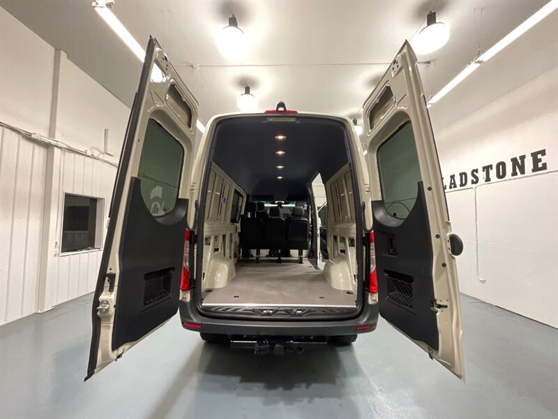 2022 Mercedes-Benz Sprinter 2500 Crew V 4X4 /3.0L V6 DIESEL/ High Roof 144 " WB  / 1-OWNER / Navigation / Backup Camera / Towing pkg / 5-PASSENGER / CREW CARGO VAN / Heated Seats - Photo 9 - Gladstone, OR 97027