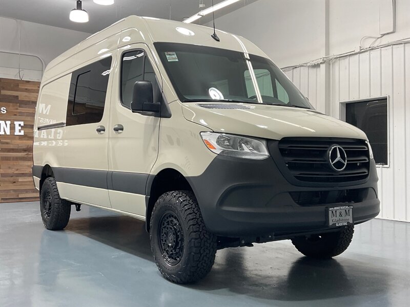 2022 Mercedes-Benz Sprinter 2500 Crew V 4X4 /3.0L V6 DIESEL/ High Roof 144 " WB  / 1-OWNER / Navigation / Backup Camera / Towing pkg / 5-PASSENGER / CREW CARGO VAN / Heated Seats - Photo 2 - Gladstone, OR 97027