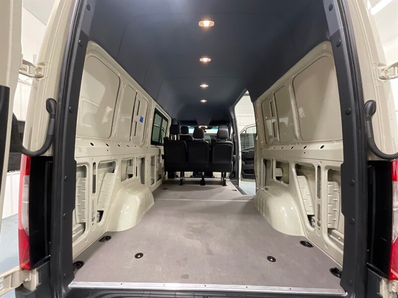 2022 Mercedes-Benz Sprinter 2500 Crew V 4X4 /3.0L V6 DIESEL/ High Roof 144 " WB  / 1-OWNER / Navigation / Backup Camera / Towing pkg / 5-PASSENGER / CREW CARGO VAN / Heated Seats - Photo 10 - Gladstone, OR 97027