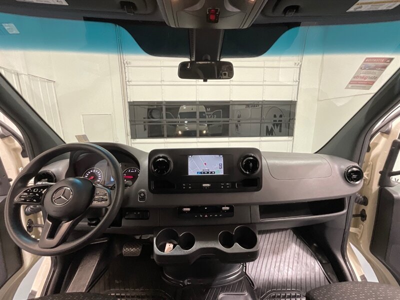 2022 Mercedes-Benz Sprinter 2500 Crew V 4X4 /3.0L V6 DIESEL/ High Roof 144 " WB  / 1-OWNER / Navigation / Backup Camera / Towing pkg / 5-PASSENGER / CREW CARGO VAN / Heated Seats - Photo 45 - Gladstone, OR 97027