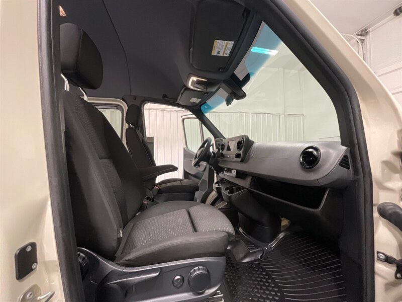 2022 Mercedes-Benz Sprinter 2500 Crew V 4X4 /3.0L V6 DIESEL/ High Roof 144 " WB  / 1-OWNER / Navigation / Backup Camera / Towing pkg / 5-PASSENGER / CREW CARGO VAN / Heated Seats - Photo 46 - Gladstone, OR 97027