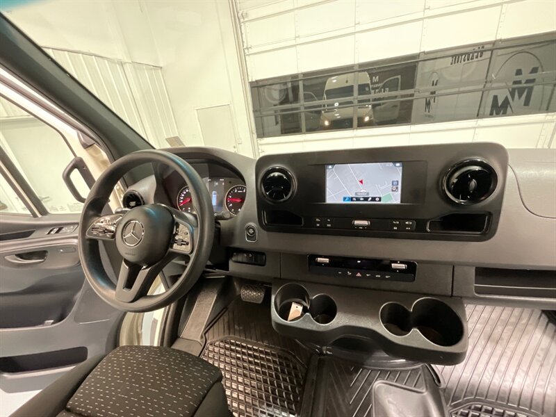 2022 Mercedes-Benz Sprinter 2500 Crew V 4X4 /3.0L V6 DIESEL/ High Roof 144 " WB  / 1-OWNER / Navigation / Backup Camera / Towing pkg / 5-PASSENGER / CREW CARGO VAN / Heated Seats - Photo 39 - Gladstone, OR 97027