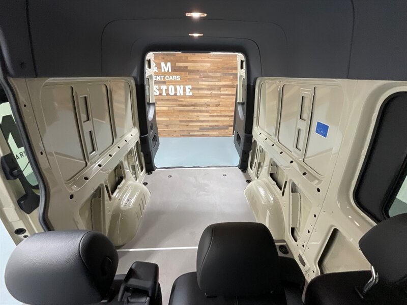 2022 Mercedes-Benz Sprinter 2500 Crew V 4X4 /3.0L V6 DIESEL/ High Roof 144 " WB  / 1-OWNER / Navigation / Backup Camera / Towing pkg / 5-PASSENGER / CREW CARGO VAN / Heated Seats - Photo 37 - Gladstone, OR 97027