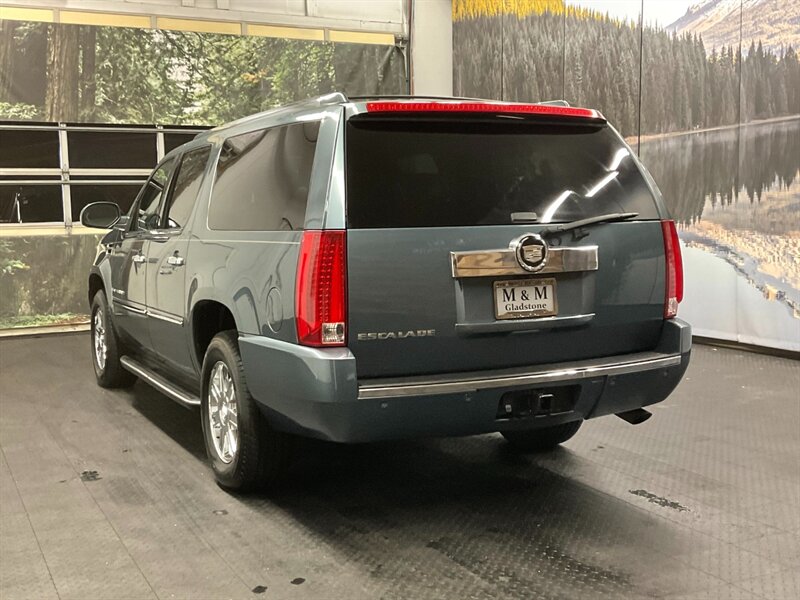 2008 Cadillac Escalade ESV Sport Utility AWD / 6.2L V8 / LEATHER / DVD  Backup Camera / 3RD ROW SEAT / LOCAL OREGON SUV - Photo 7 - Gladstone, OR 97027