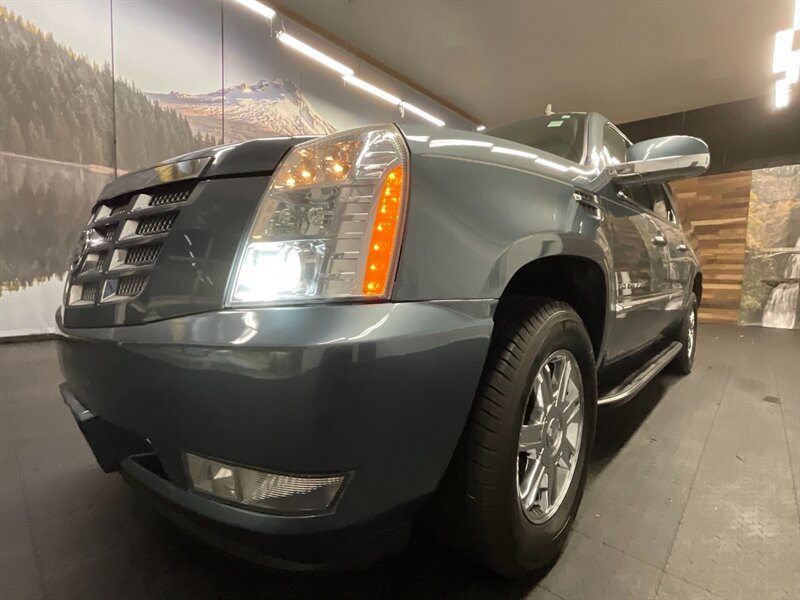 2008 Cadillac Escalade ESV Sport Utility AWD / 6.2L V8 / LEATHER / DVD  Backup Camera / 3RD ROW SEAT / LOCAL OREGON SUV - Photo 31 - Gladstone, OR 97027