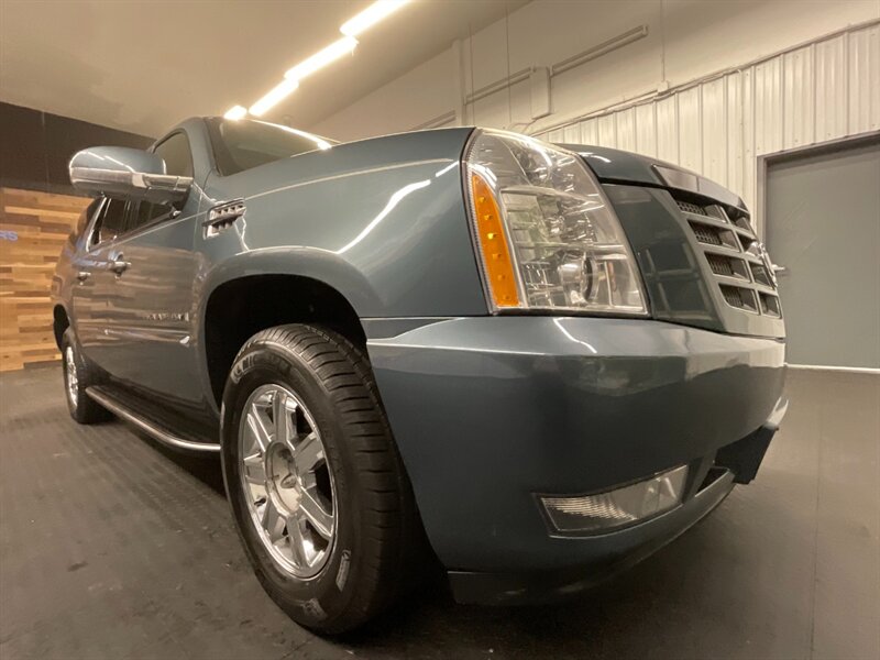 2008 Cadillac Escalade ESV Sport Utility AWD / 6.2L V8 / LEATHER / DVD  Backup Camera / 3RD ROW SEAT / LOCAL OREGON SUV - Photo 32 - Gladstone, OR 97027