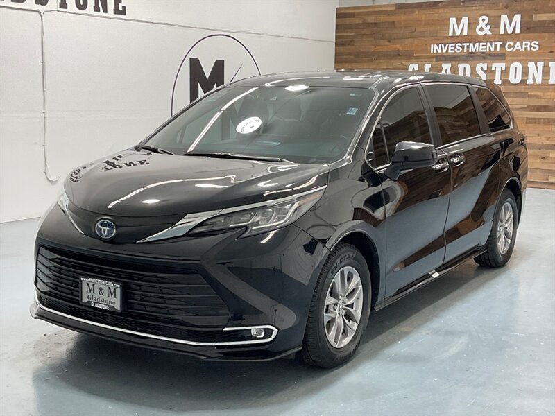 2022 Toyota Sienna XLE Premium 7-Passenger AWD / 2.5L 4Cyl Hybrid  / 1-OWNER / Sunroof / Leather Heated Seats / ALL WHEEL DRIVE / HYBRID - Photo 1 - Gladstone, OR 97027