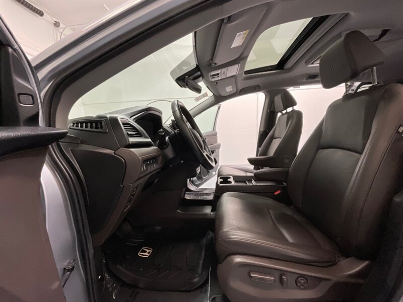 2019 Honda Odyssey EX-L MiniVan / Sunroof / Navi / DVD / Leather  / BRAND NEW TIRES - Photo 10 - Gladstone, OR 97027