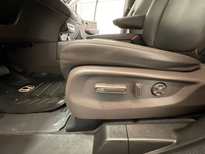 2019 Honda Odyssey EX-L MiniVan / Sunroof / Navi / DVD / Leather  / BRAND NEW TIRES - Photo 46 - Gladstone, OR 97027