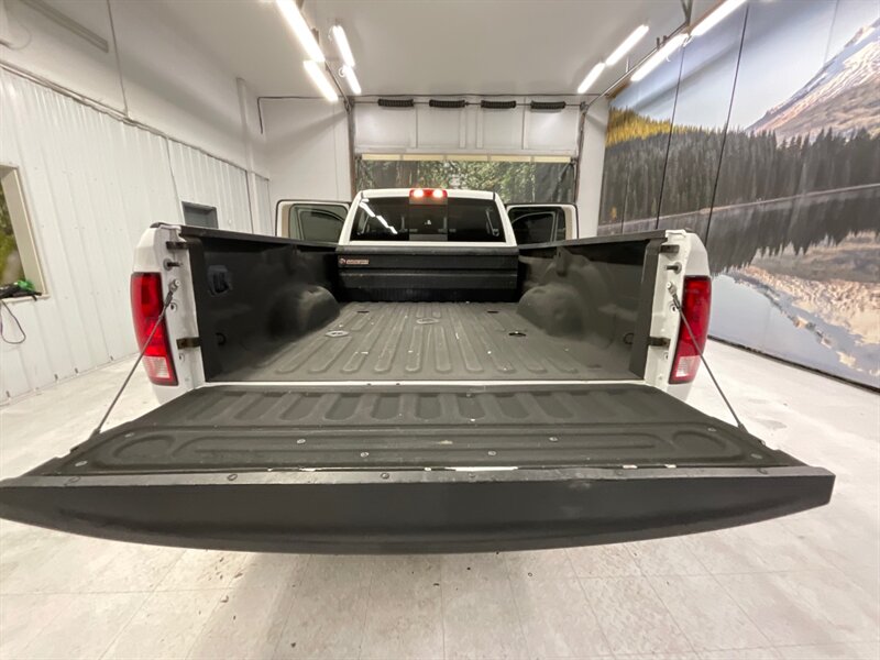 2018 RAM 3500 Big Horn Crew Cab 4X4 / 6.7L DIESEL / Long Bed  / Navigation & Backup Camera  / 105K Miles - Photo 12 - Gladstone, OR 97027