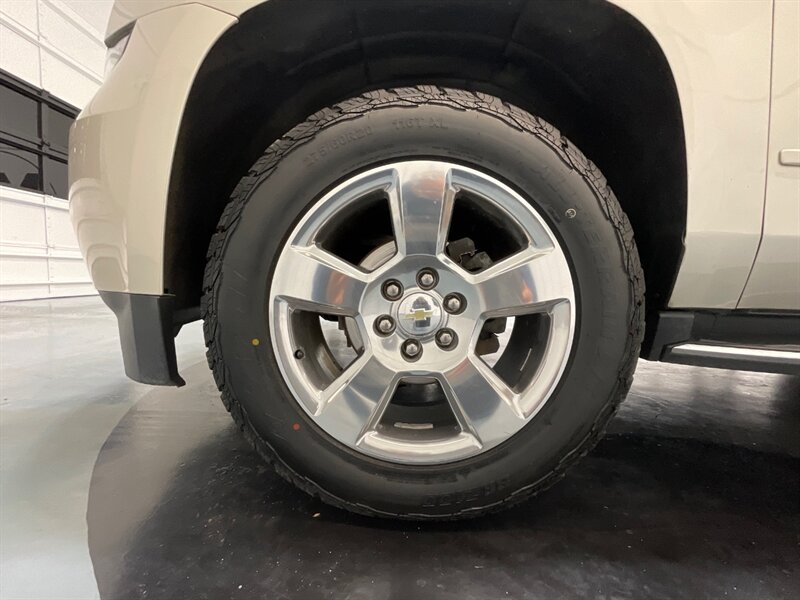 2016 Chevrolet Suburban LTZ 4X4 / 5.3L V8 / Captain Chairs /BRAND NEW TIRE  / Heated & Ventilated Seats - Photo 23 - Gladstone, OR 97027