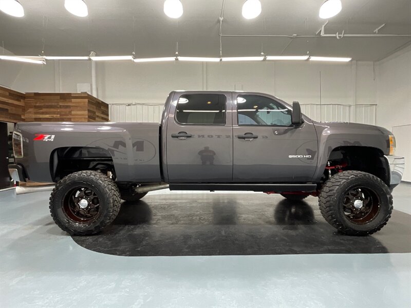 2011 Chevrolet Silverado 2500 LT Crew Cab 4X4 / 6.6L DIESEL DURAMAX / LIFTED  / 37inc MUD TIRES - Photo 4 - Gladstone, OR 97027